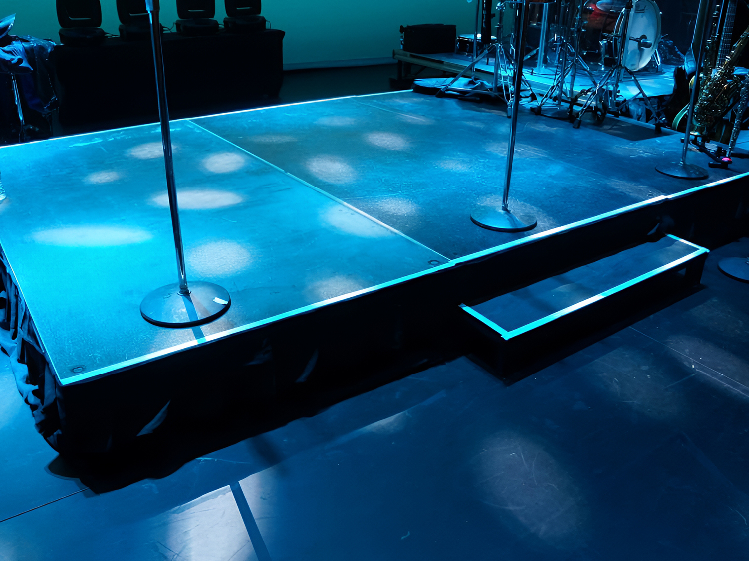 concert staging companies